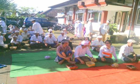 Persembahyangan bersama Hari Saraswati