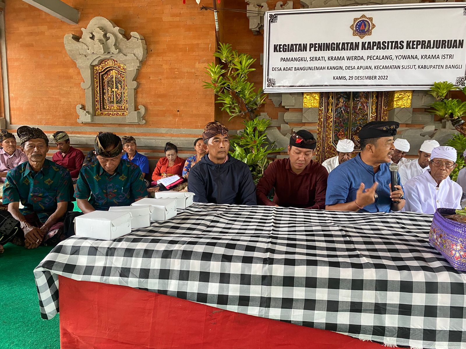 Menghadiri undangan peningkatan kapasitas Desa Adat di Br Bangun Lemah Kangin