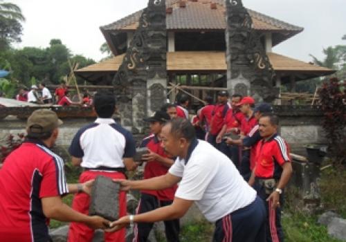 Gerbangdes Sigot di Desa Tiga