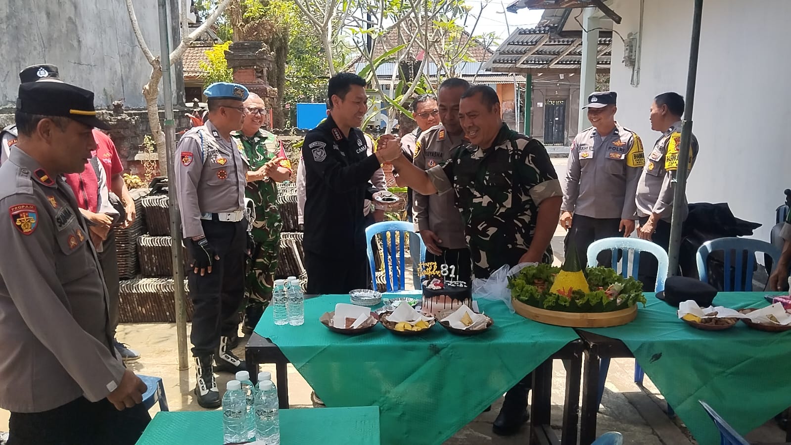 #camatsusutbersapa, bersinergiuntukmenyapa #menghadiri HUT TNI di Koramil 1626-02
